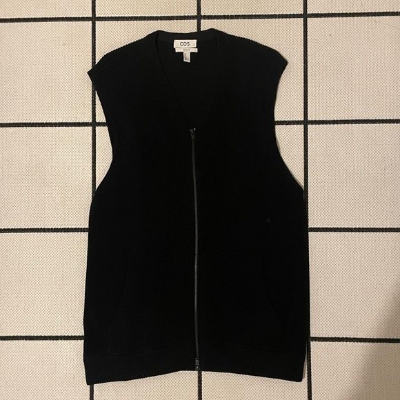 COS knit sweater vest - Picture 1 of 5